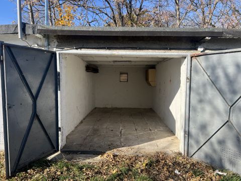 Eladó Parkoló 8100 Várpalota 