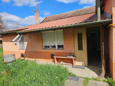 Eladó Ház 5200 Törökszentmiklós , 5200 Törökszentmiklós, központi