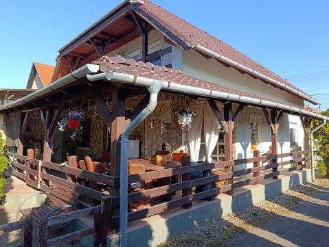 Eladó Ház 2112 Veresegyház , Pamut tó közelében, erdő a telek végében