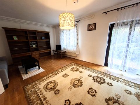 Eladó Ház 2094 Nagykovácsi Sorházi lakás kis kerttel az Amerikai Iskola közelében