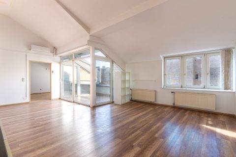 Eladó Lakás 1073 Budapest 7. kerület , Nagy Teraszos 4. emeleti 3 szobás lakás a Körúton!