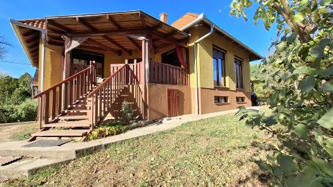 Eladó Ház 2163 Vácrátót , Önálló ház nagy telekkel eladó