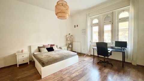 Kiadó Lakás 1065 Budapest 6. kerület , TOP FLOOR - Nagymező utca  