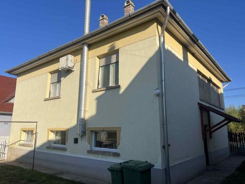 Eladó Ház 5130 Jászapáti , Általános iskola közelében