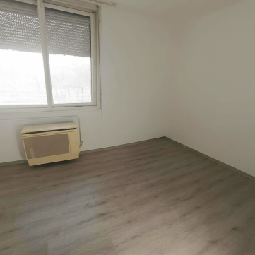 Eladó Lakás 6000 Kecskemét Széchényivárosban Nyíri úton 1 emeleti lakás eladó !