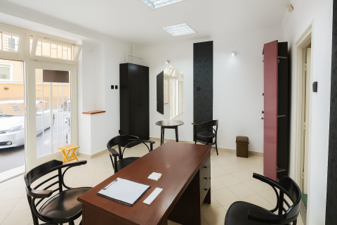 Kiadó Üzlethelyiség 4025 Debrecen , Vásáry István utcán utcafronti üzlet