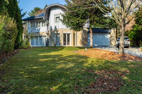 Eladó Ház 1029 Budapest 2. kerület Francia iskola közelében felújított családi ház,1497nm telek