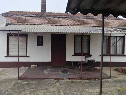 Eladó Ház 2713 Csemő 