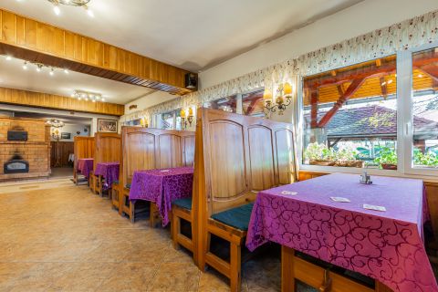 Eladó Vendéglátás 2098 Pilisszentkereszt Pilisszentkereszt központjában, Dobogókői úton