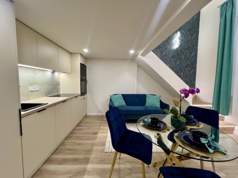 Eladó Lakás 1092 Budapest 9. kerület , Boráros térnél felújított, berendezett galáriás lakás