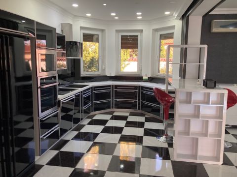 Kiadó Ház 4033 Debrecen , Veres Péter ketben gyönyörű családi ház KIADÓ!