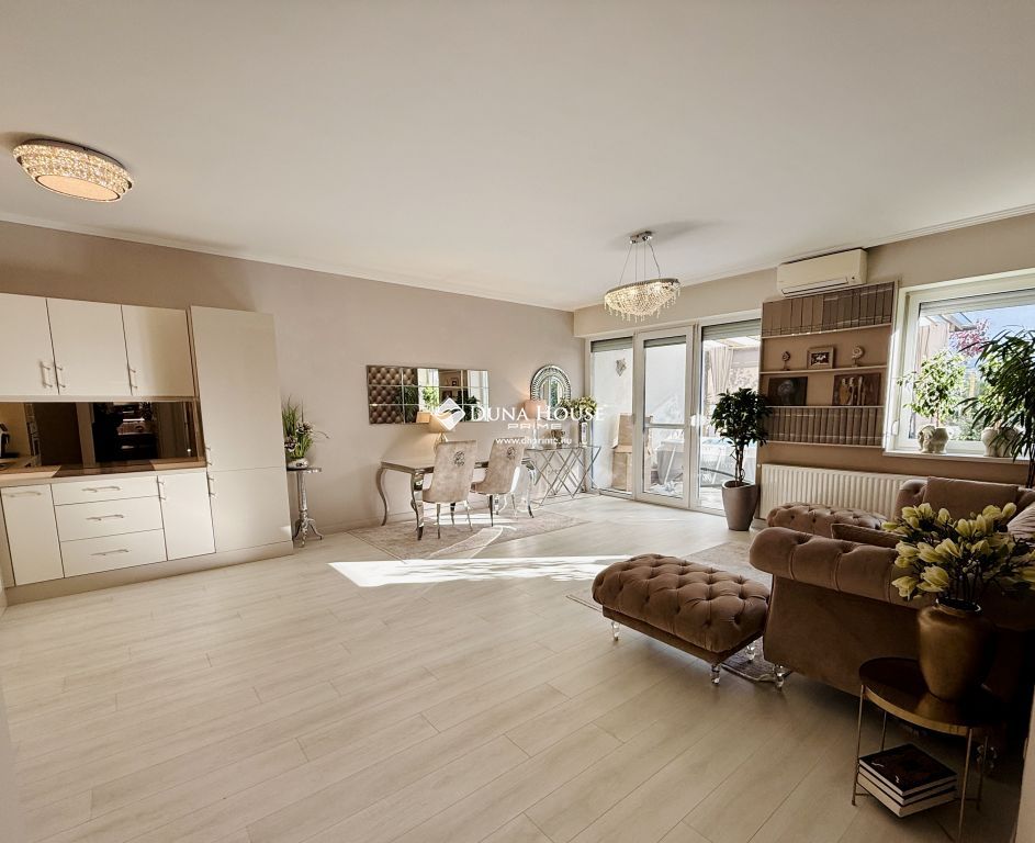 Eladó lakás, Győr