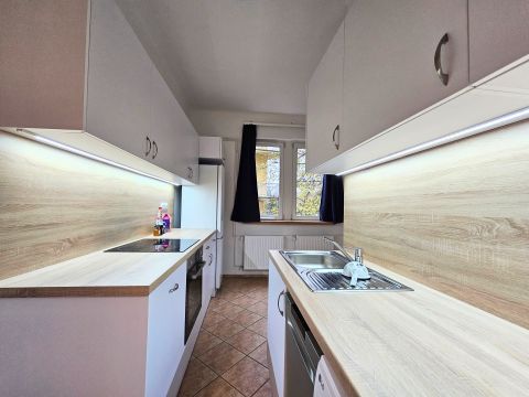 Eladó Lakás 1026 Budapest 2. kerület , Erkélyes, világos, könnyen alakítható 3 szobás lakássá!