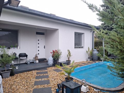 Eladó Ház 6000 Kecskemét , PRÉMIUM MINŐSÉGŰ PASSZÍV HÁZ - SZINTE 0 REZSIVEL!