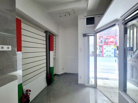 Kiadó Üzlethelyiség 1052 Budapest 5. kerület V. kerület sétálóutcájában FELÚJÍTOTT üzlethelyiség kiadó