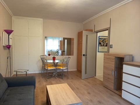 Eladó Lakás 1184 Budapest 18. kerület , Második emeleti felújított lakás a Lakatos lakótelepen!