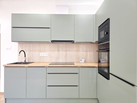 Eladó Lakás 7633 Pécs Uránvárosban felújított 2 háló+amerikaikonyha nappalis lakás