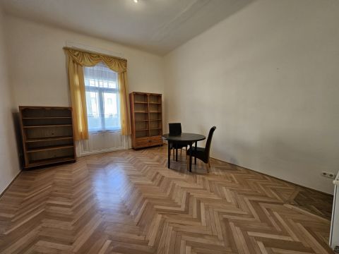 Kiadó Lakás 1117 Budapest 11. kerület Móricz Zs. körtér mellett kiadó, részben bútorozott lakás