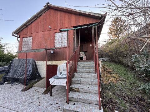 Eladó Ház 2113 Erdőkertes , Gézahegy legszebb örökpanorámájával rendelkező nyaraló,telek