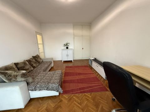 Kiadó Lakás 6000 Kecskemét 1 SZOBÁS, ERKÉLYES LAKÁS KIADÓ A RÁVÁGY TÉREN