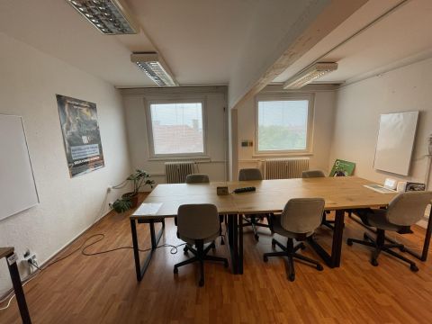 Kiadó Iroda 6721 Szeged , Belvárodi iroda