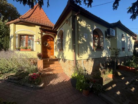 Eladó Ház 1028 Budapest 2. kerület , 1028 Budapest 2, Hársakalja