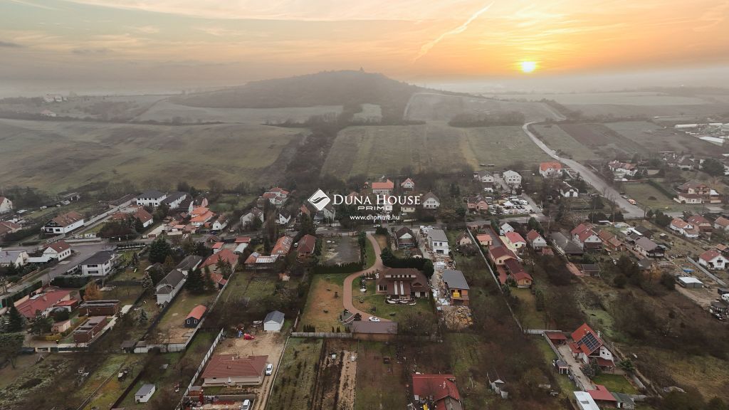 Eladó ház, Mogyoród