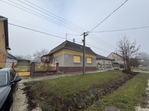 Eladó Ház 2065 Mány 