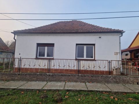 Eladó Ház 7759 Lánycsók 