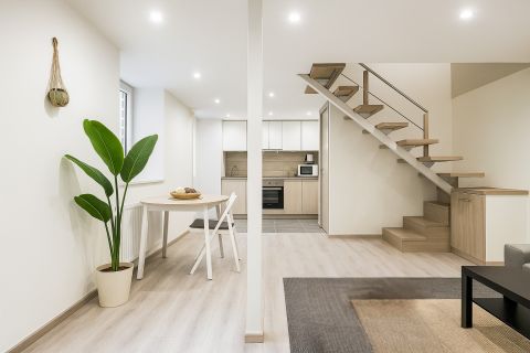 Eladó Lakás 1073 Budapest 7. kerület , ANDRÁSSY úttól 300 méterre - 3 szobás lakás!