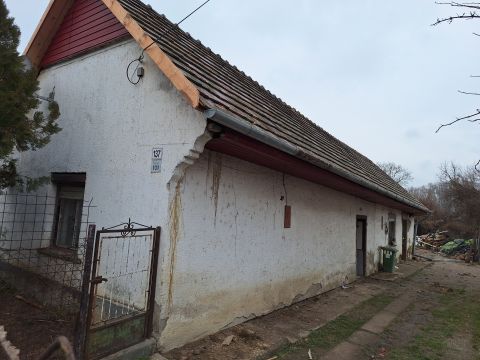 Eladó Ház 2544 Neszmély , Központi elhelyezkedésű