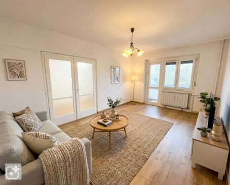 Eladó Lakás 1039 Budapest 3. kerület , Kitűnő közlekedés mellett, szigetelt házban !