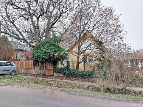 Eladó Ház 2856 Szákszend , Azonnal birtokba vehető, tehermentes családi ház eladó