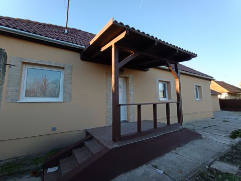 Eladó Ház 2760 Nagykáta , Nagykáta központjában 2 szoba+nappalis ház eladó!