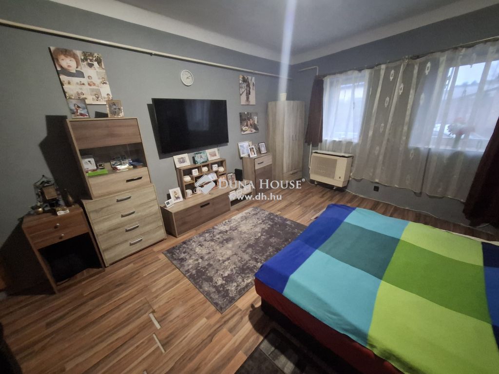 6100 Kiskunfélegyháza , Belvárosi másfél szobás, világos nagyszobával, tárolóval — 1/16