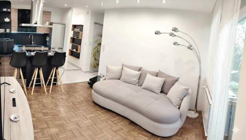 Kiadó Lakás 2800 Tatabánya Átalakított, fiatalos, alacsony rezsi, városközpontban