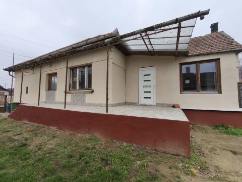 Eladó Ház 2252 Tóalmás Tóalmás, Fő utca