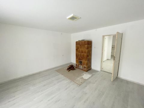 Eladó Ház 4516 Demecser Demecser aszfaltozott utcájában.