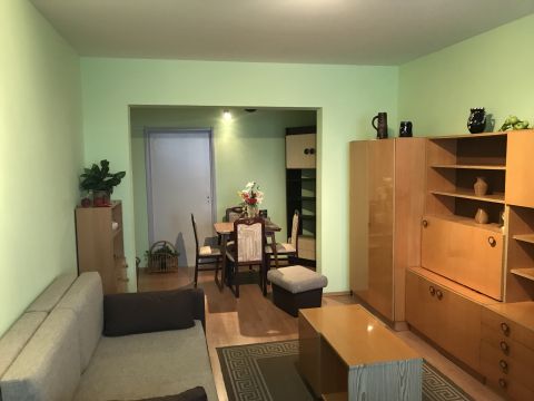 Eladó Lakás 8000 Székesfehérvár , Központi elhelyezkedés