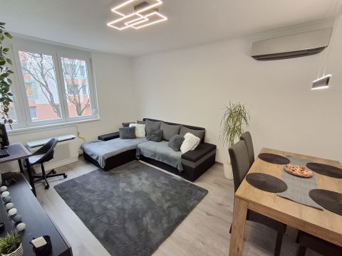 Eladó Lakás 1184 Budapest 18. kerület Szigetelt házban, felújított lakás