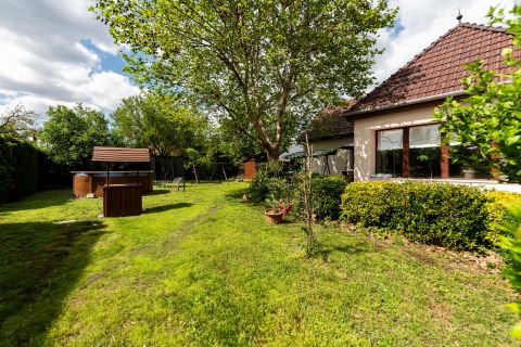 Eladó Ház 1174 Budapest 17. kerület , Felsőrákoshegy csendes mellékutcájában, kertvárosi övezetben