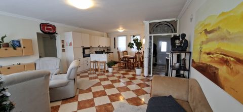 Eladó Ház 6034 Helvécia , Helvécia nappali +3 szobás ház garázzsal