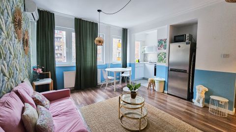 Kiadó Lakás 1075 Budapest 7. kerület , DEÁK tér mellett - kertre néző SZUPER lakás!