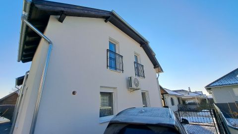 Eladó Ház 2230 Gyömrő , Kiváló elosztású ikerházfél szinte 0 rezsivel