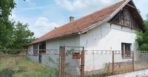 Eladó Ház 6768 Baks , Tisza-part közeli, szép utcában