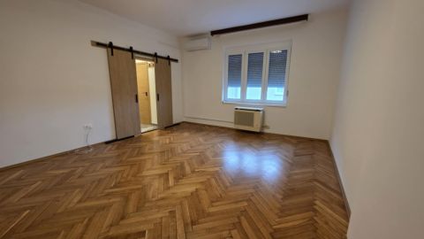 Kiadó Lakás 9700 Szombathely , Savaria múzeum közelében