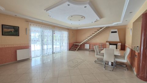 Kiadó Ház 6000 Kecskemét , Kiadó nappali+4 szobás ház, dupla garázzsal