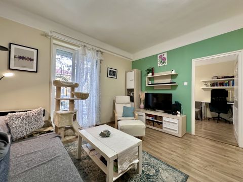 Eladó Lakás 1148 Budapest 14. kerület , Wass Albert térre néző, amerikai konyhás nappali + 2 hálós