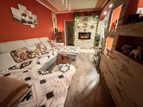 Eladó Lakás 8431 Bakonyszentlászló 