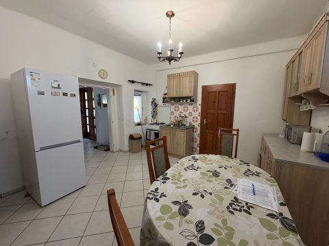 Eladó Ház 2166 Püspökszilágy , Aszfaltos utcában a sarkon